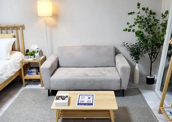 Moon House In #quiet #airport Transport Nearby#1 Min To Line2 Nakseongdae Subway *