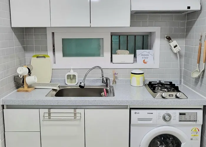 Moon House In #quiet #airport Transport Nearby#1 Min To Line2 Nakseongdae Subway 아파트 *