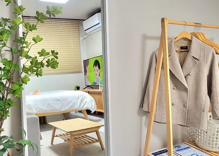 Moon House In #quiet #airport Transport Nearby#1 Min To Line2 Nakseongdae Subway 아파트 *