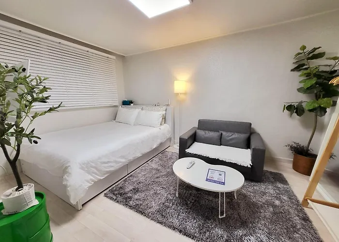 Moon House In #quiet #airport Transport Nearby#1 Min To Line2 Nakseongdae Subway