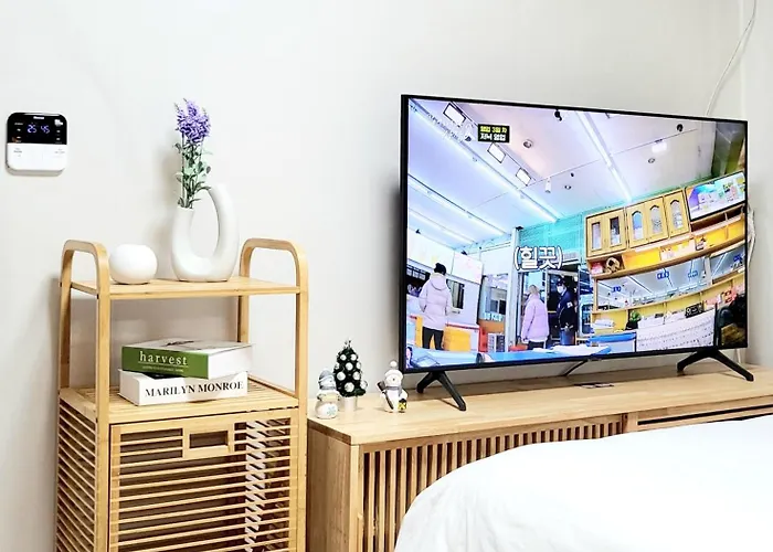 Moon House In #quiet #airport Transport Nearby#1 Min To Line2 Nakseongdae Subway 아파트 *