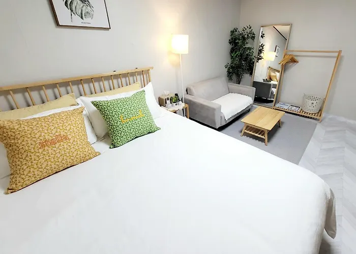 Moon House In #quiet #airport Transport Nearby#1 Min To Line2 Nakseongdae Subway 아파트 *